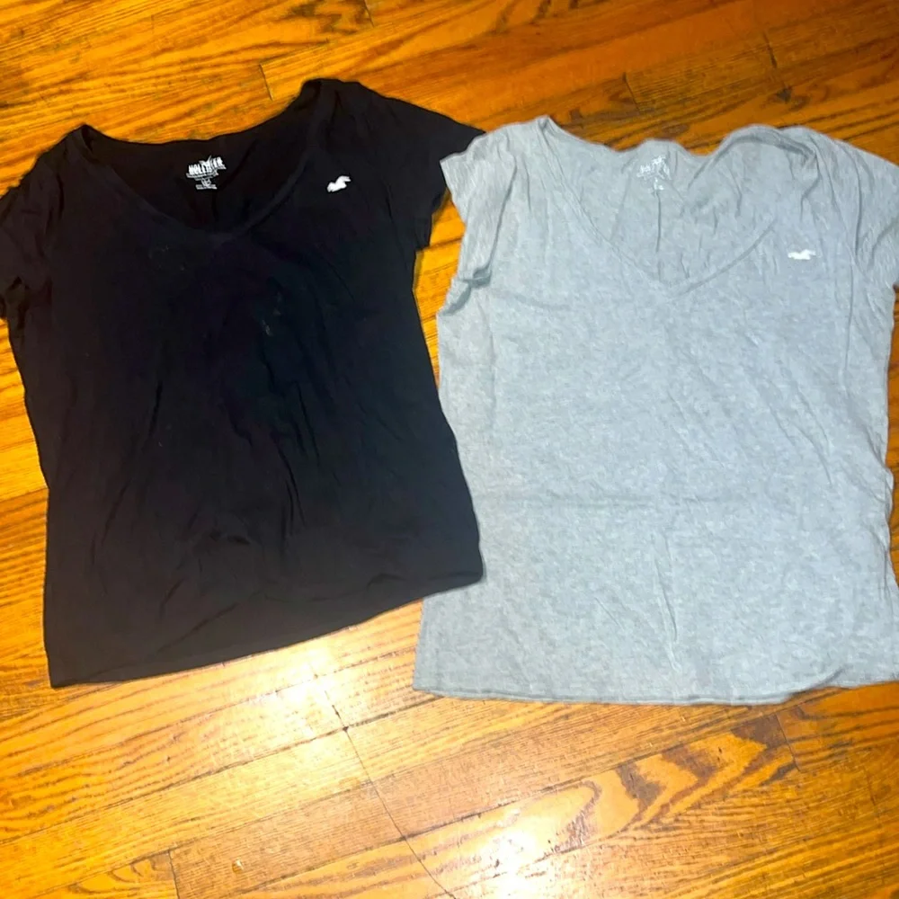 Vneck basic tee - Picture 1 of 3